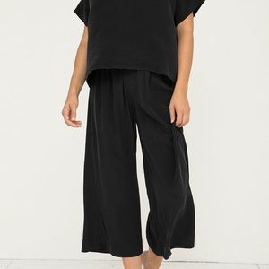 Elizabeth Suzann black silk Florence pants small. 14 rise , 25 inseam , 12waist